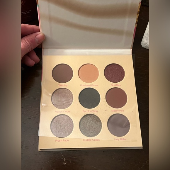NWT Beauty Bakerie breakfast in bed eyeshadow palette - Picture 2 of 2